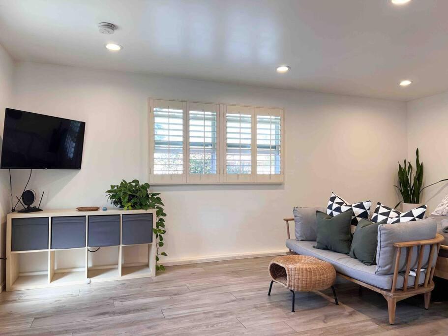 The Cozy Oasis - A Renovated And Modern Studio Near Lax + Sofi + Beaches + Freeway Lawndale Exterior photo