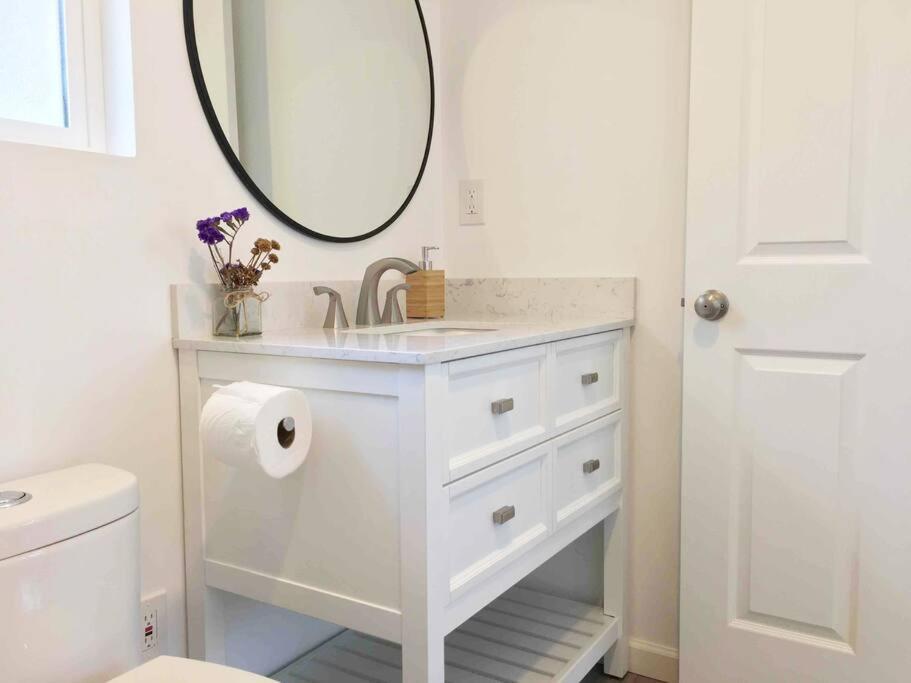 The Cozy Oasis - A Renovated And Modern Studio Near Lax + Sofi + Beaches + Freeway Lawndale Exterior photo
