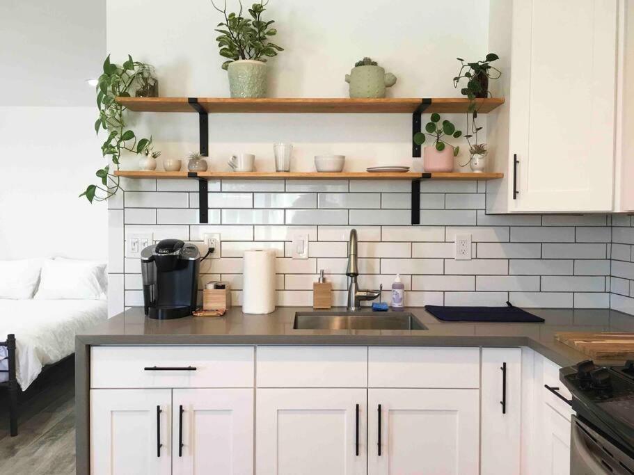 The Cozy Oasis - A Renovated And Modern Studio Near Lax + Sofi + Beaches + Freeway Lawndale Exterior photo